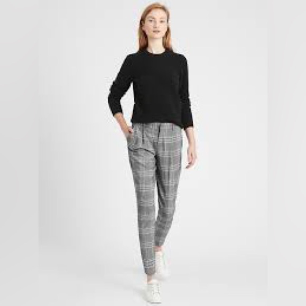 Banana Republic NWOT High Rise Pleated Tapered Leg Plaid Trousers